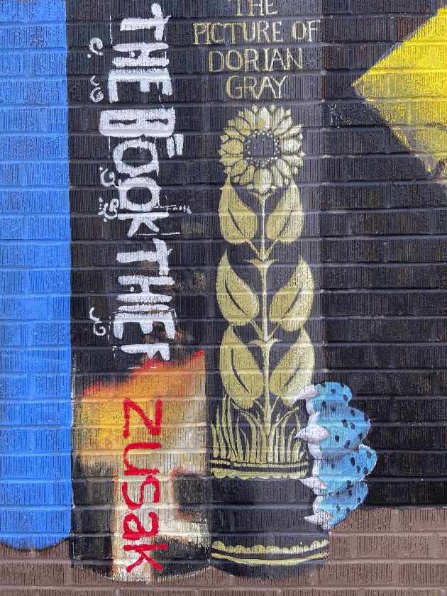 Big books News, Sports, Jobs Messenger News